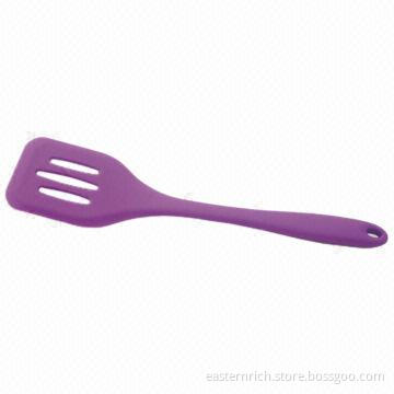 Silicone slotted turner
